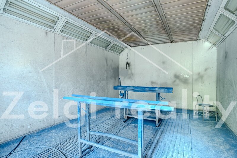 Kompletně soběstačný výrobní a skladový areál s kancelářemi - 12