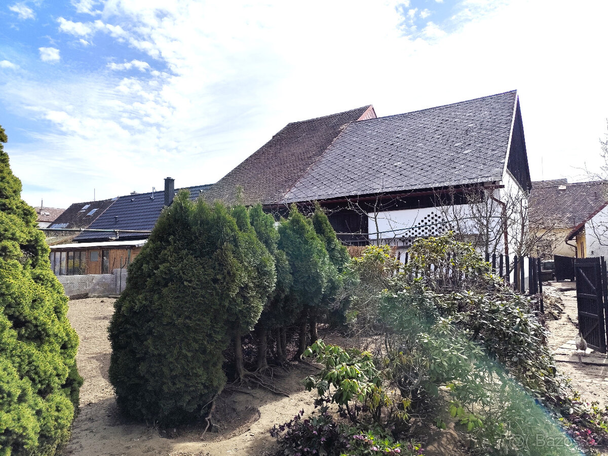 prodej 1/2 Domu + velká zahrada a garáž k tomu. - 12