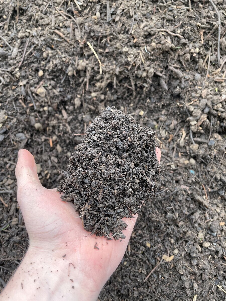 Kompost tříděný, netříděný, prosátá zemina - 12