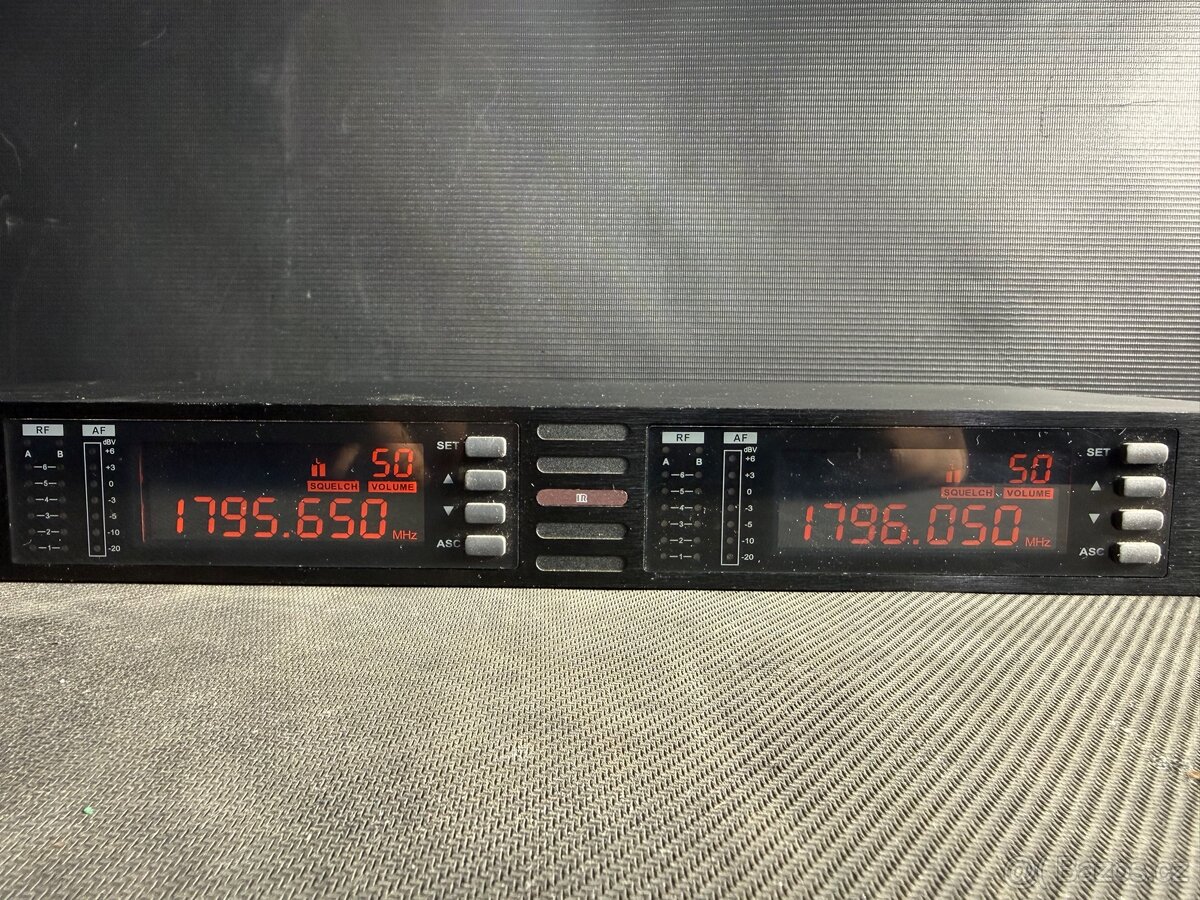 LD Systems WS1G8  Wireless Mic System 2xHandheld Microphones - 12