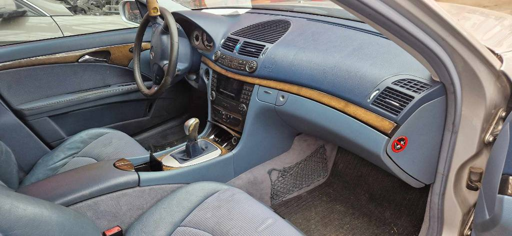 Mercedes BENZ E 200 W211 kompress 1,8 120kw - 12