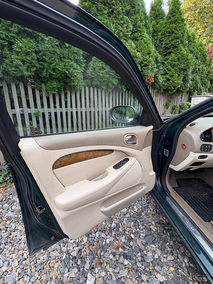 Jaguar S type 2.5l v6 147 kW - 12