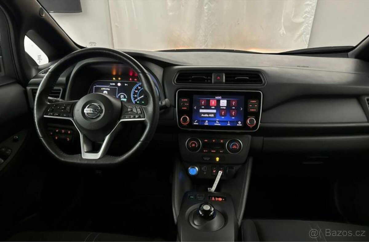 Prodám Nissan LEAF, 40 kWh - 12