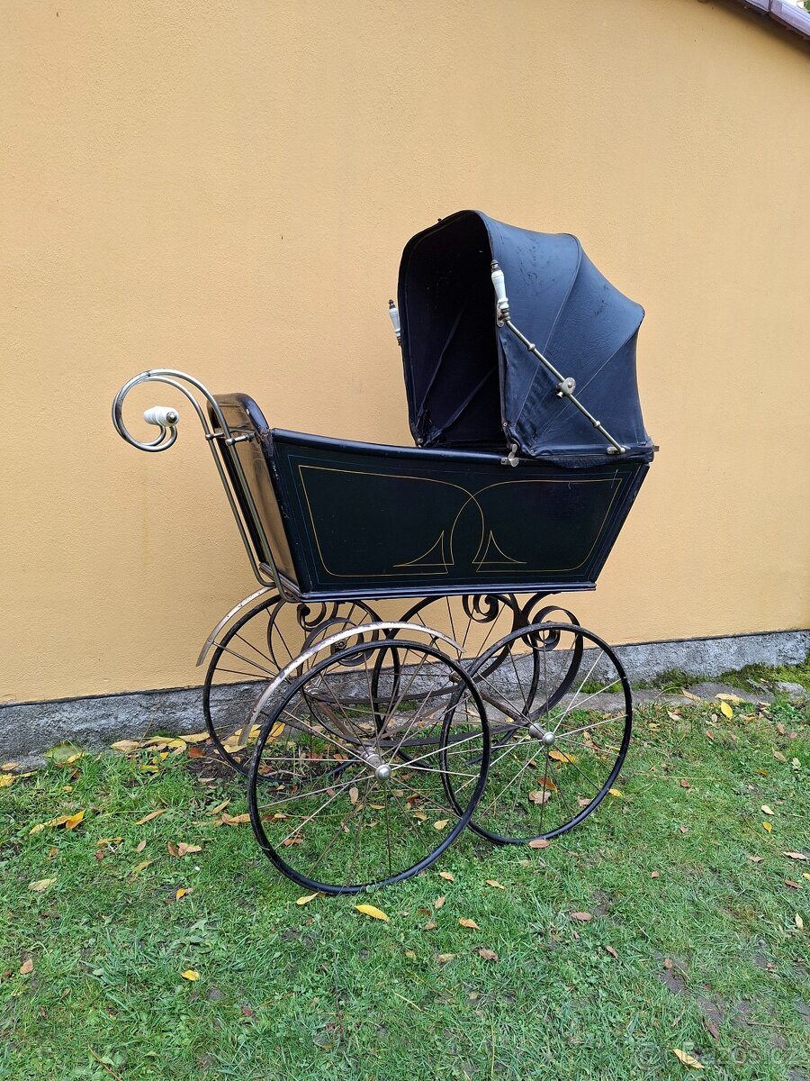 Starožitný kočárek pro miminko č. 633 - 12