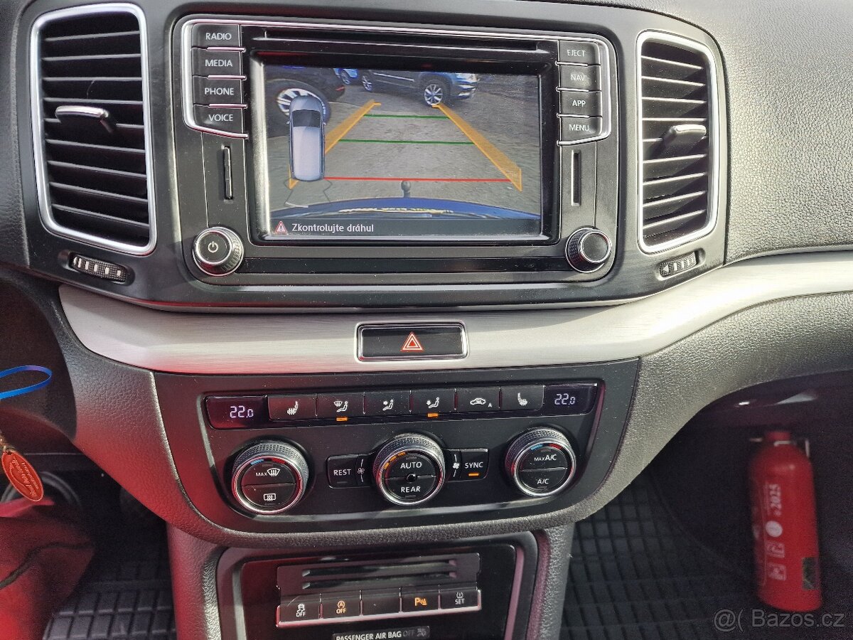 Volkswagen SHARAN 2,0TDI NAVIGACE TAŽNÉ 7MÍST - 12