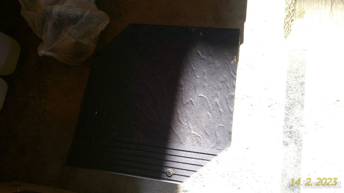 Kabel k míchačce, žárovky,dráty,sloupky,prkna trámky - 12