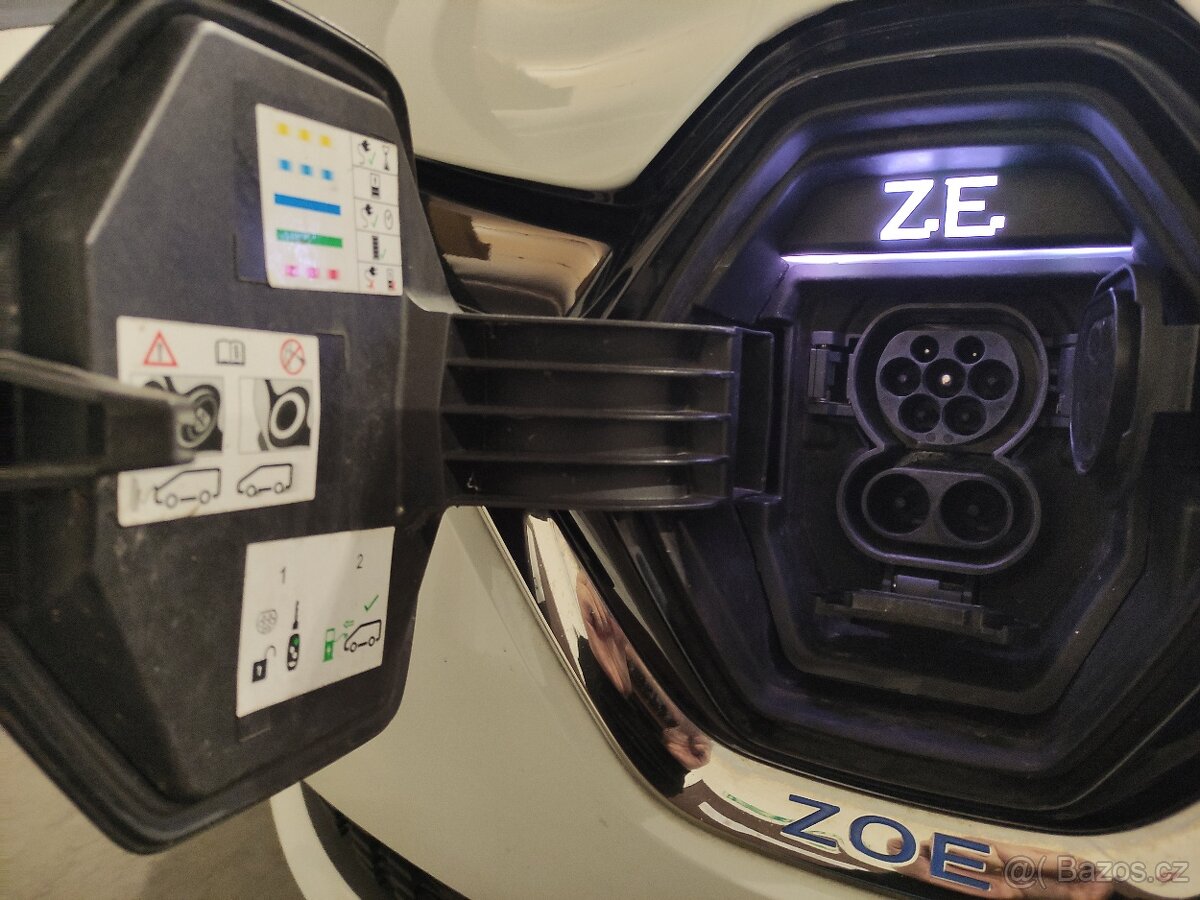 Renault ZOE R135 100kW, baterie 52kWh, CCS, PLNÁ VÝBAVA, DPH - 12
