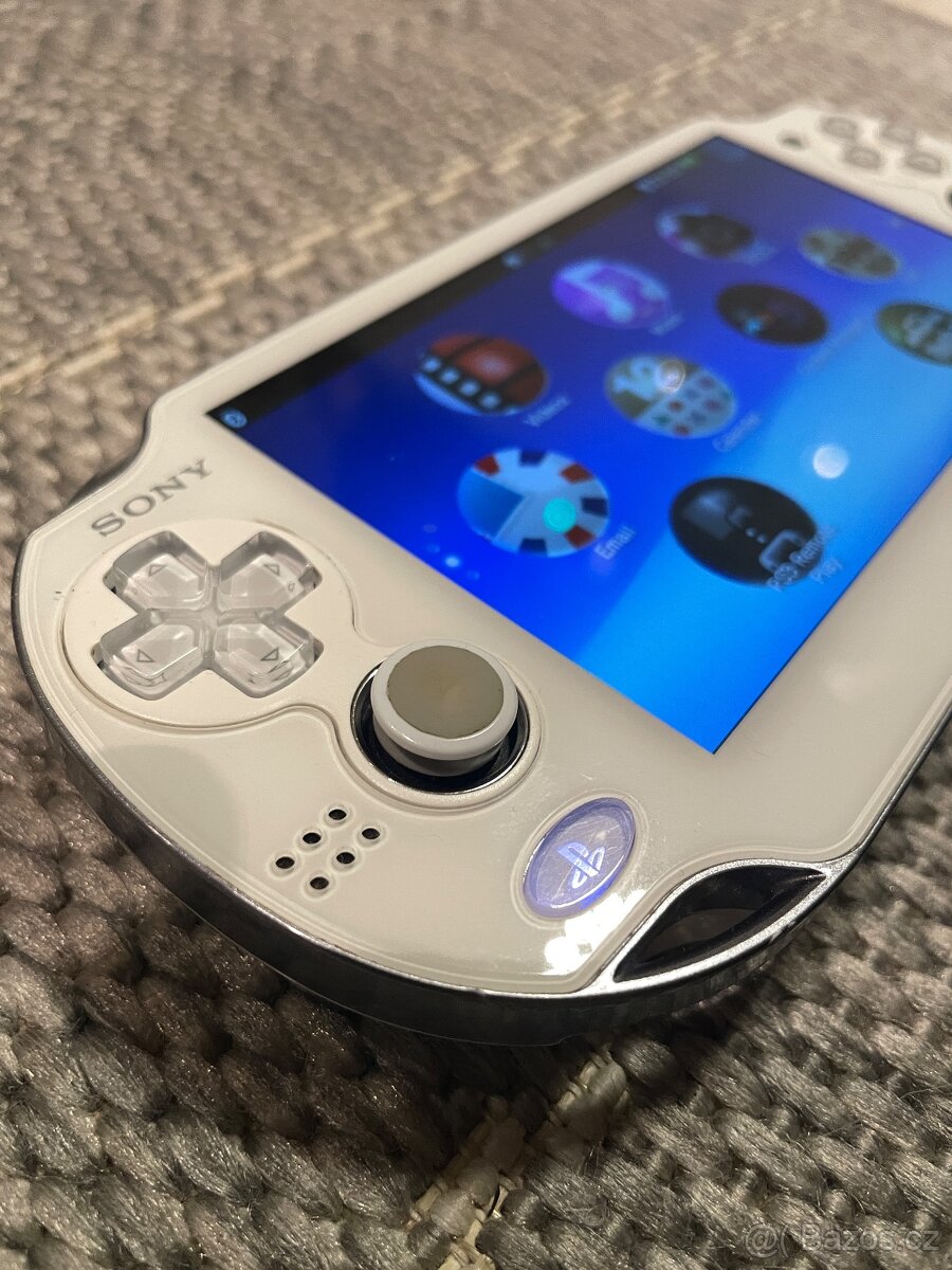 PS VITA PCH-1001 - OLED biela - 12