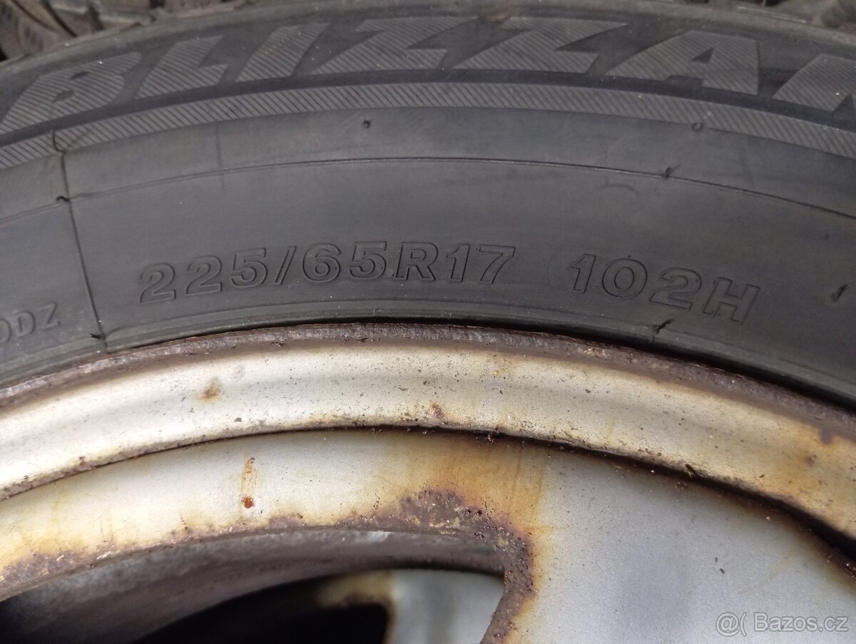 225/65/17 Bridgestone Blizzard - 12