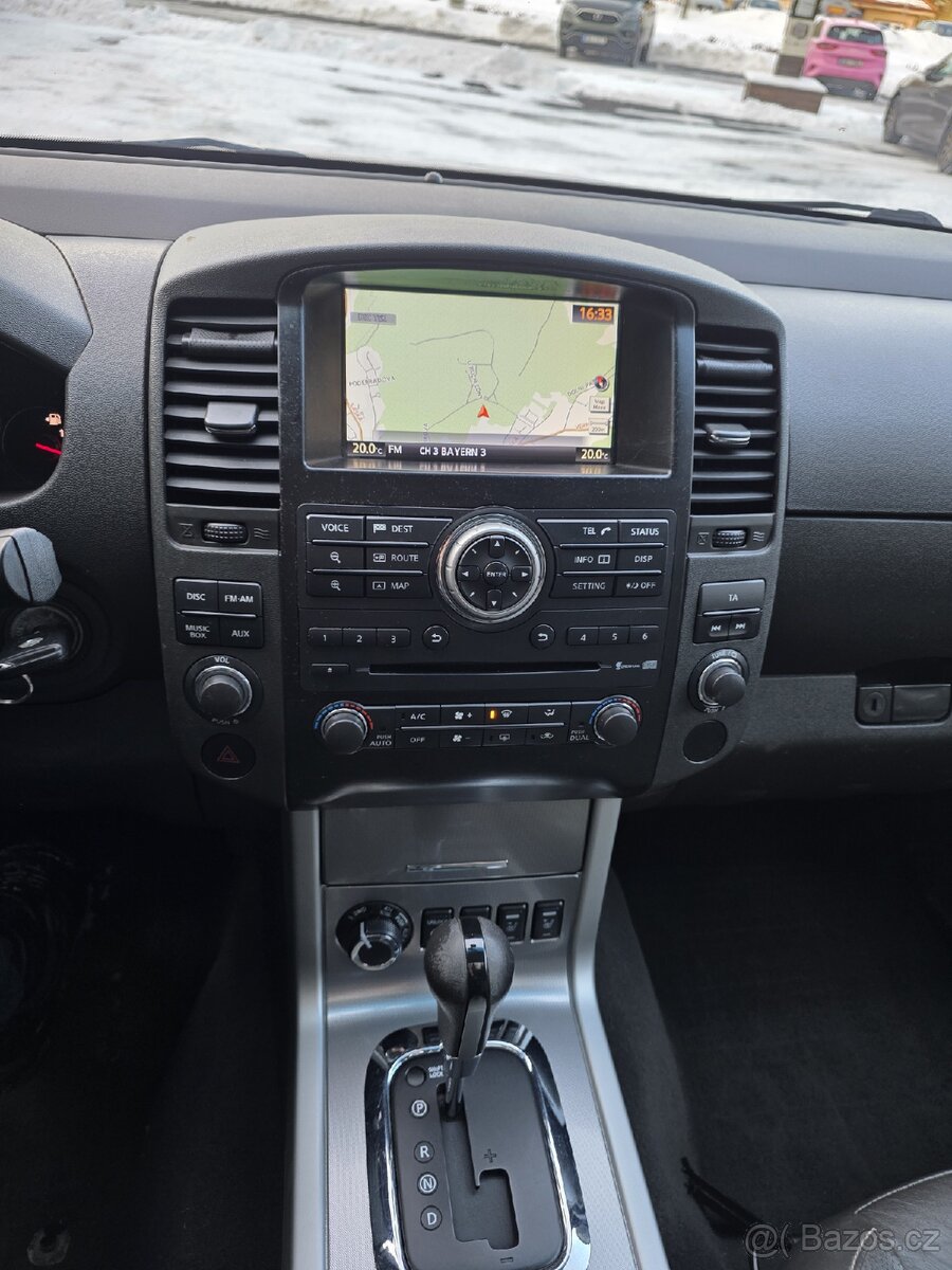 Nissan Navara 3.0D - 12