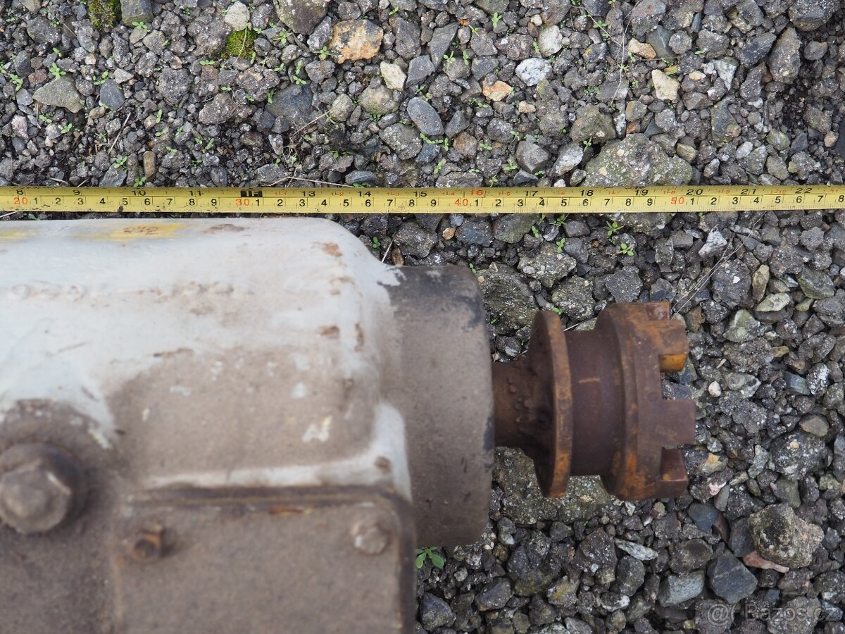 Úhlová převodovka převod - malotraktor - 12