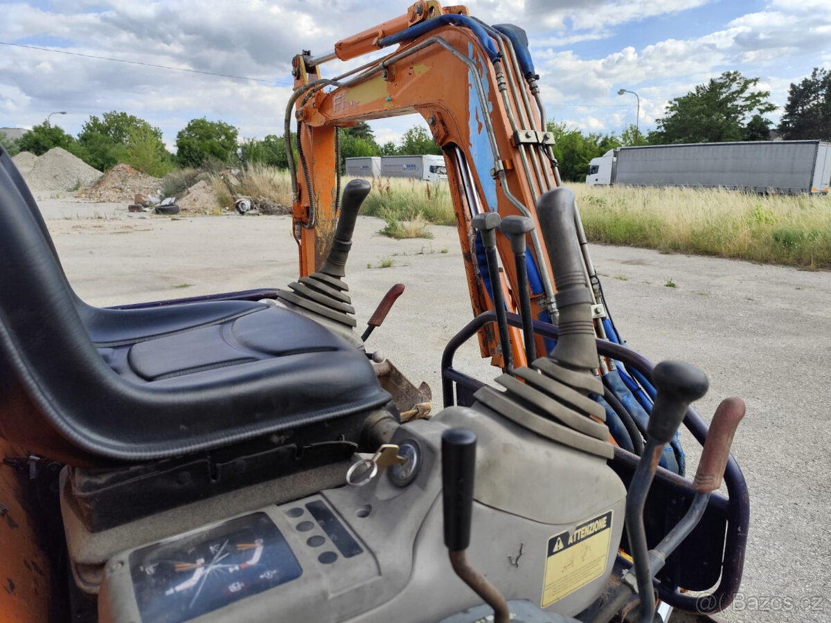 Minibagr Hitachi FH15. 2x lyžica - 12