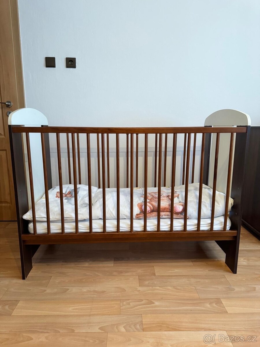 Přebalovací pult a postýlka Klupš Safari, ořech - bílá - 12