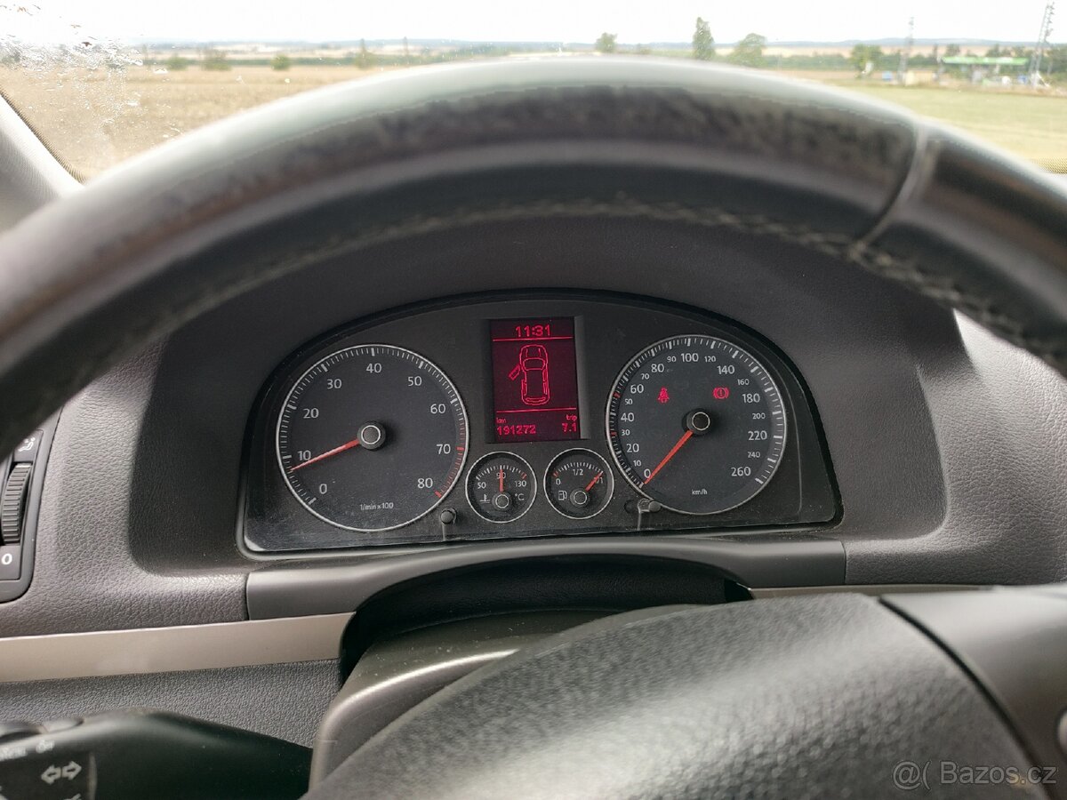 Volkswagen Touran Cross TSI - 12