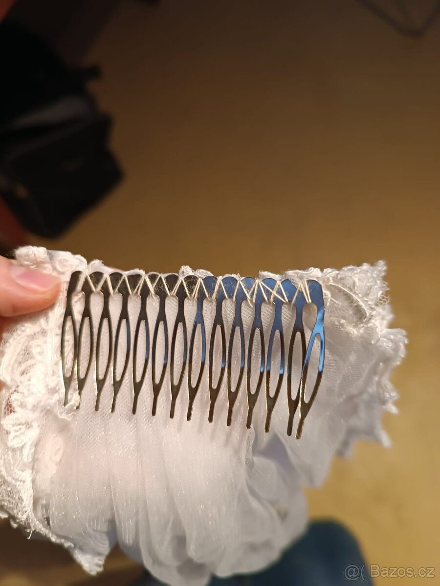 Krajkové svatební šaty - 12