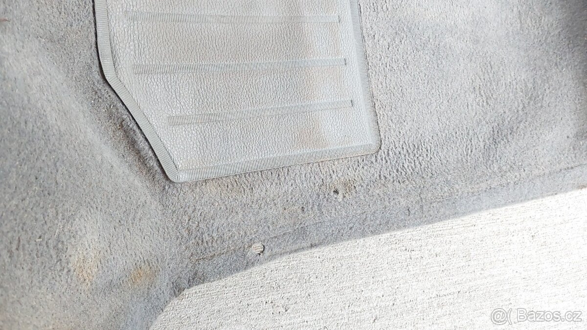 Ford Ranger: Koberec kabiny - 12