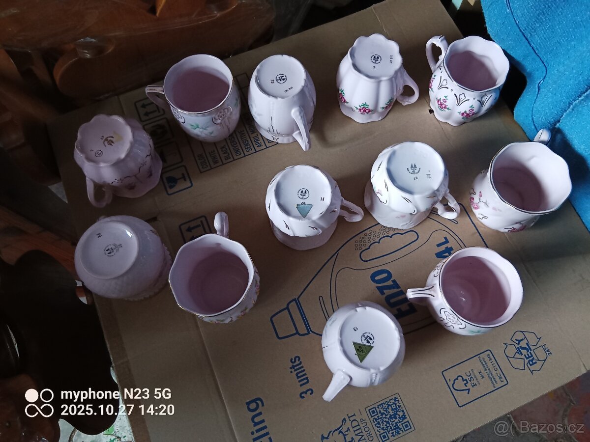 Retro růžové hrnky malovane buclaky - 12