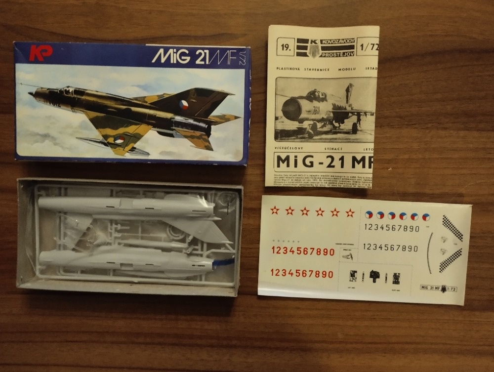 Modely letadel,KP, plastové stavebnice. - 12