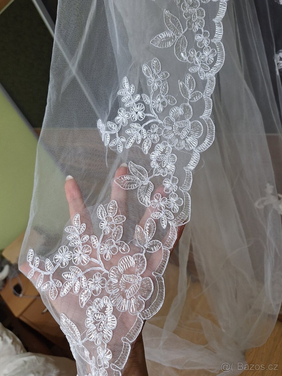 Svatební šaty + závoj - 12