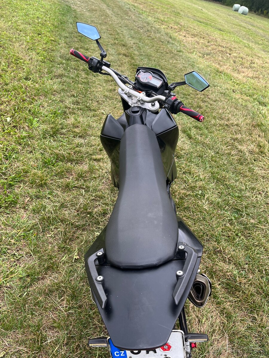 KTM 690 SUPERMOTO - 12