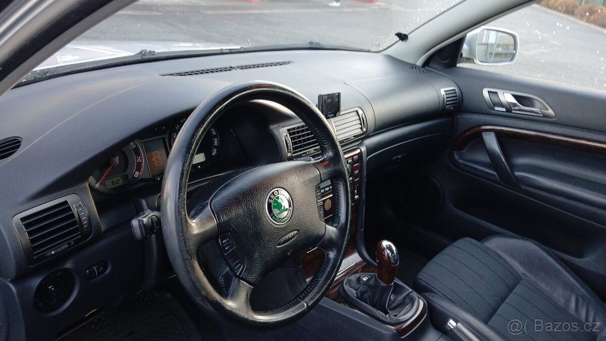 Škoda Superb V6 2.8 190 koní MANUÁL, ex vládní bez koroze - 12