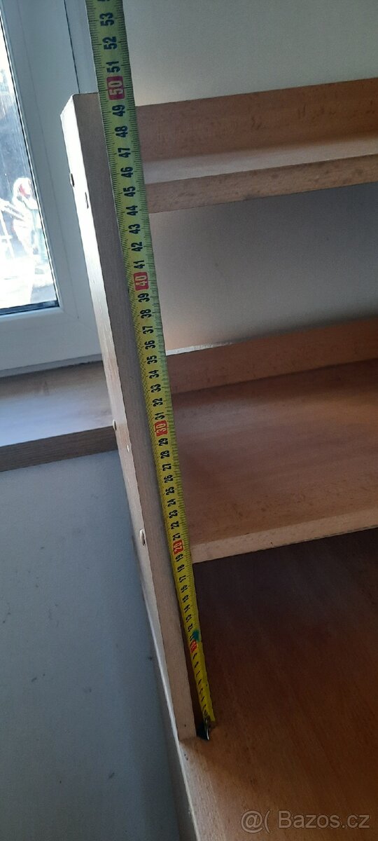 Rohový PC stůl s regály a policemi (vč. dvou zásuvek) - 12