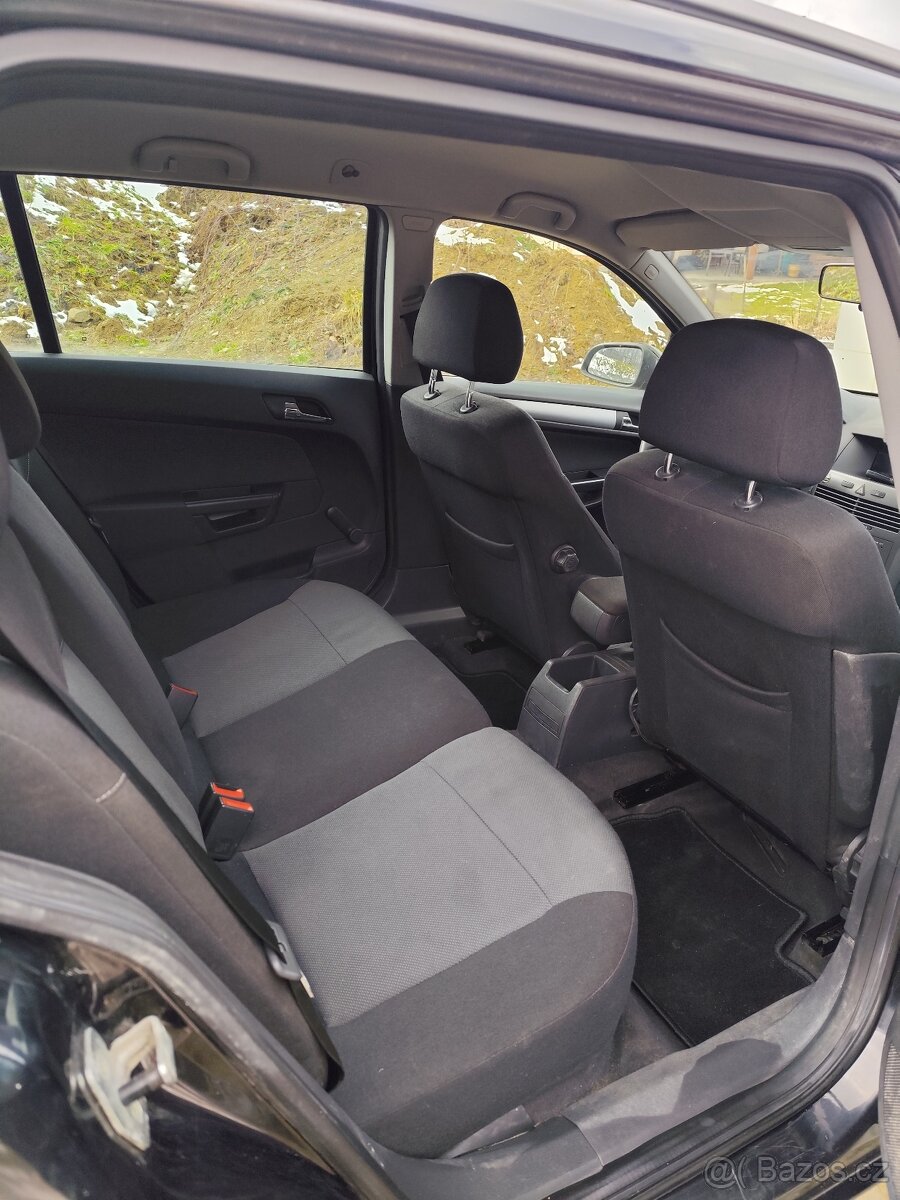 Opel Astra Caravan 1.6 - 12