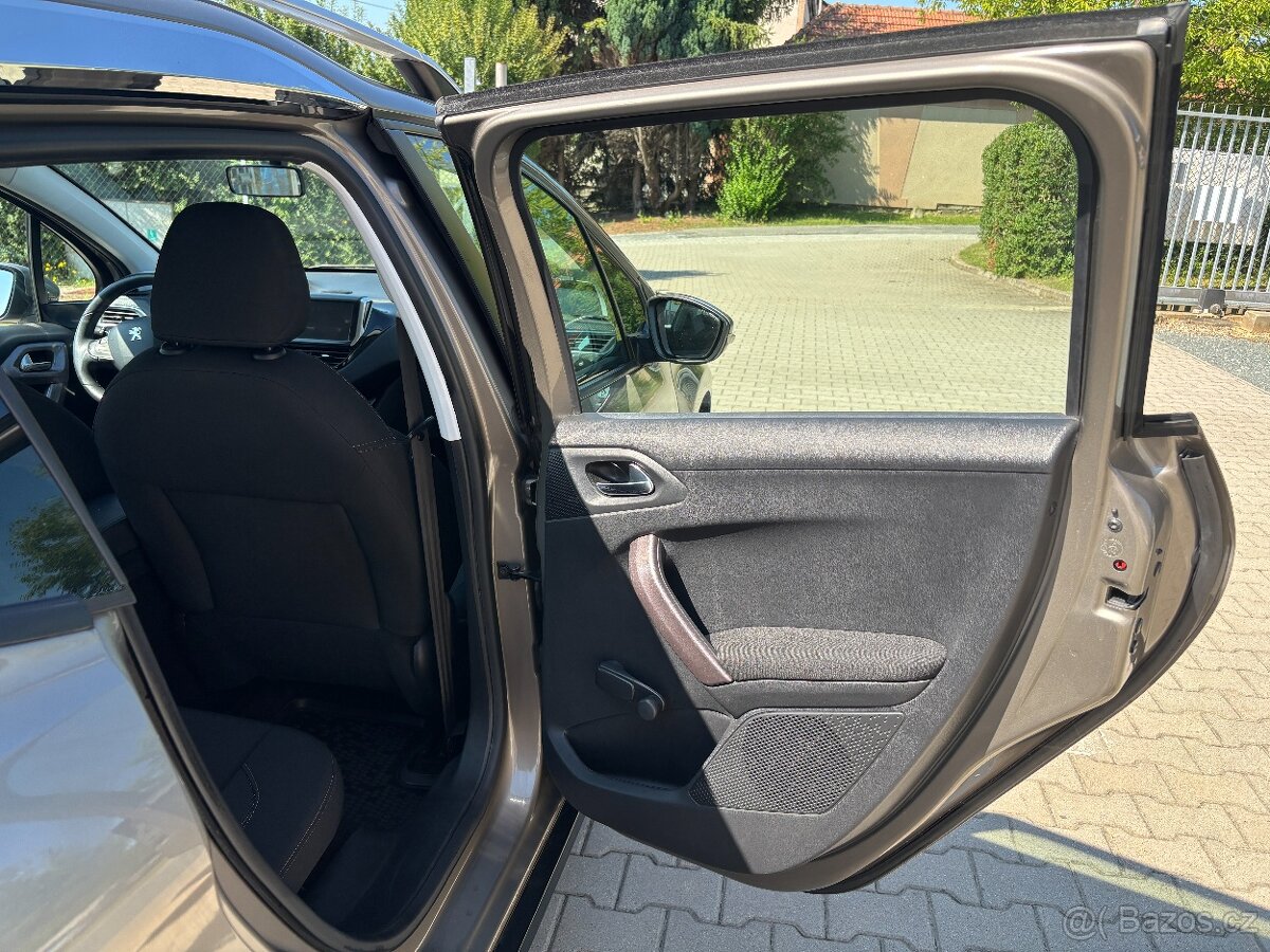 Peugeot 2008 1.2i 60kw, nová TK do 06/2027 - 12