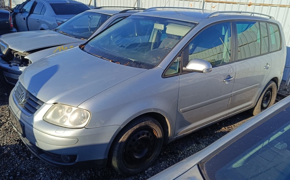 ND z VW Touran 1896.cm3 77.kw nafta r.v.2005 (K17) - 12