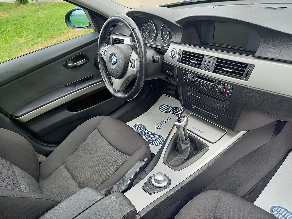 BMW 320i digiklima+alu+Navi - 12