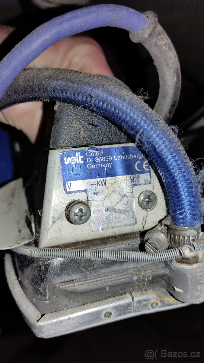 2x průmyslový žehlící stůl MACPI + žehličky + parní vyvíječ - 12