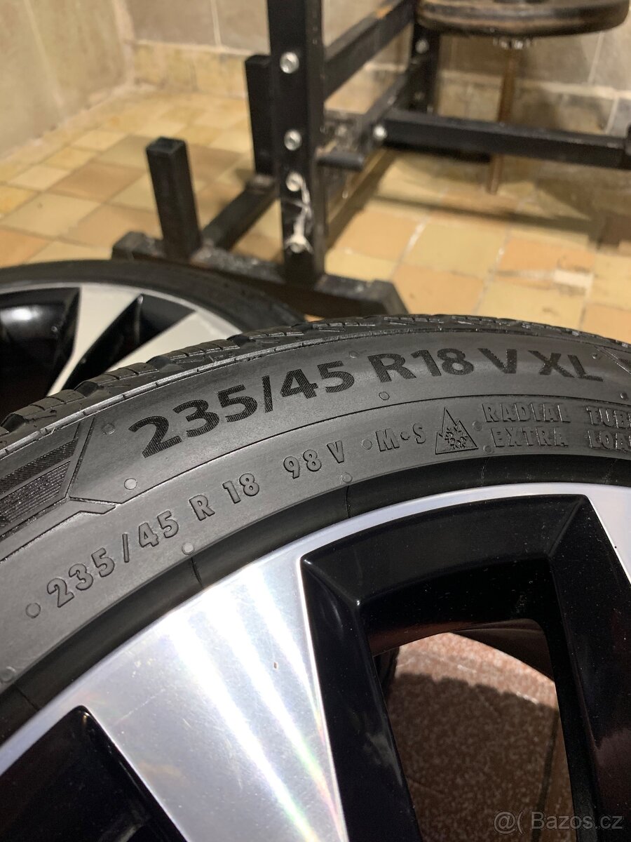 Alu kola Škoda R18 5X112 ZÁNOVNÍ ZIMNÍ PNEU 235/45 R18 8,5mm - 12