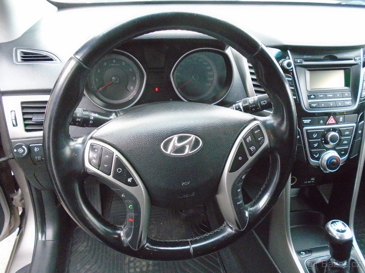 Hyundai i30 1.6 BA+LPG 88kW ČR - 12