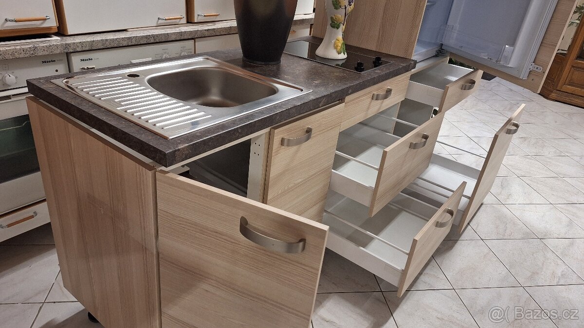 Malá 2m kuchyňská linka německé výroby - 12