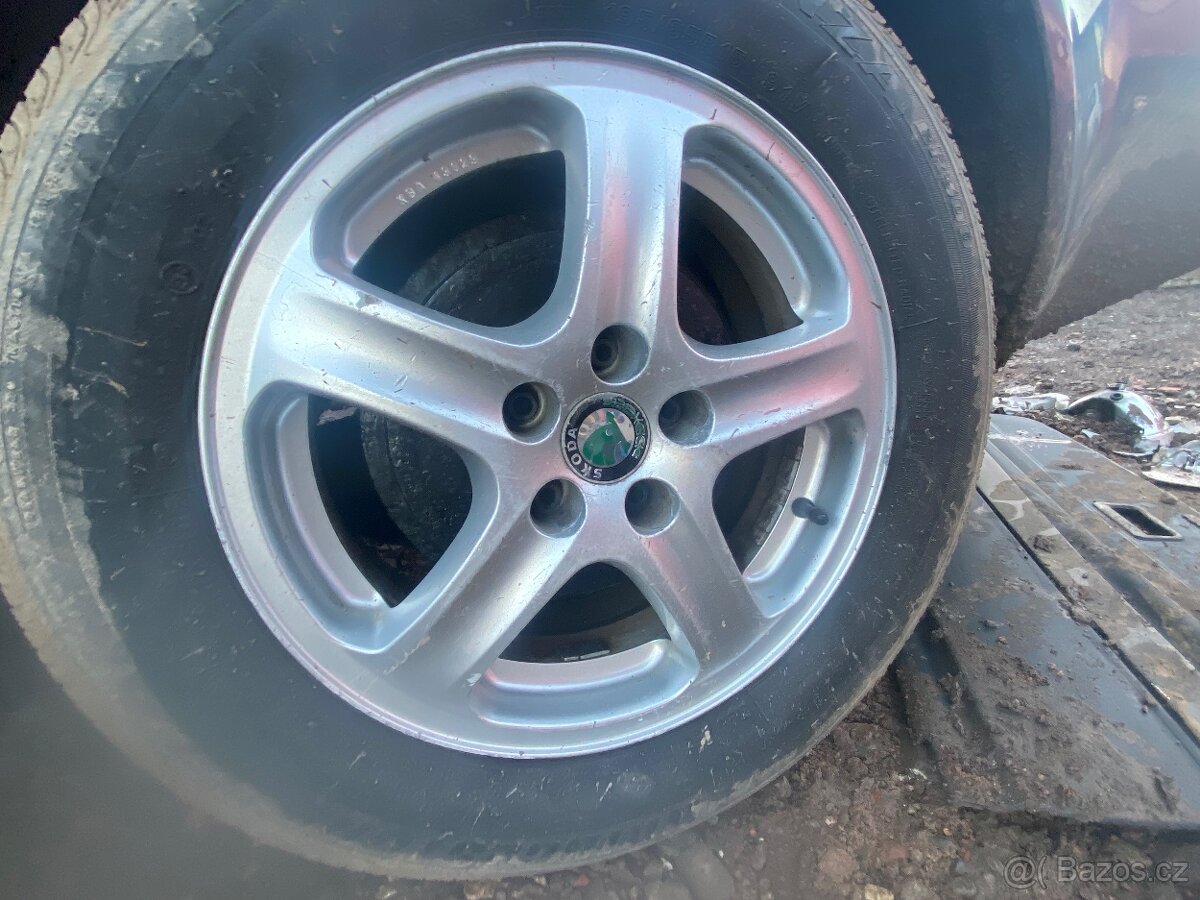 Škoda Octavia 1 combi- bez koroze( barva 9901) - 12