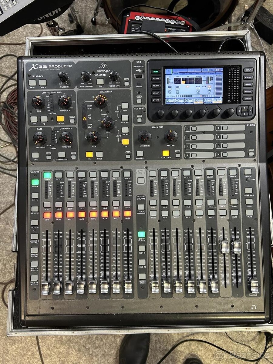 Kytarová a basová komba , popř. klávesová - 12