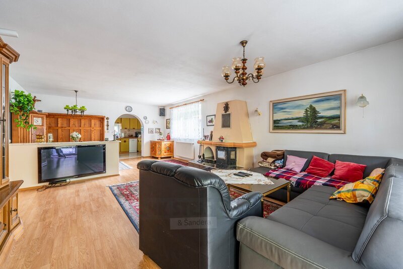 Prodej atraktivního a prostorného RD, s plně upraveným pozem - 12