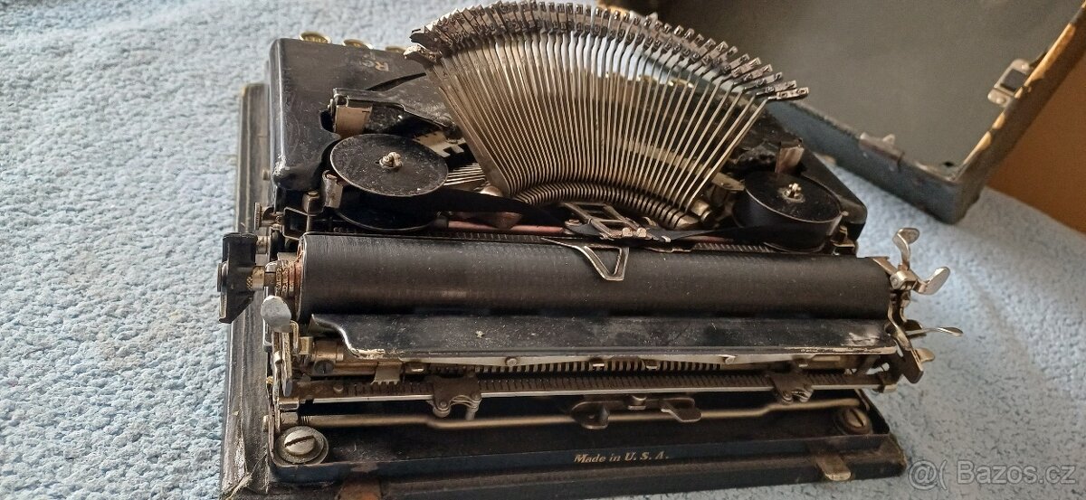 Psací stroj Remington Portable - 12