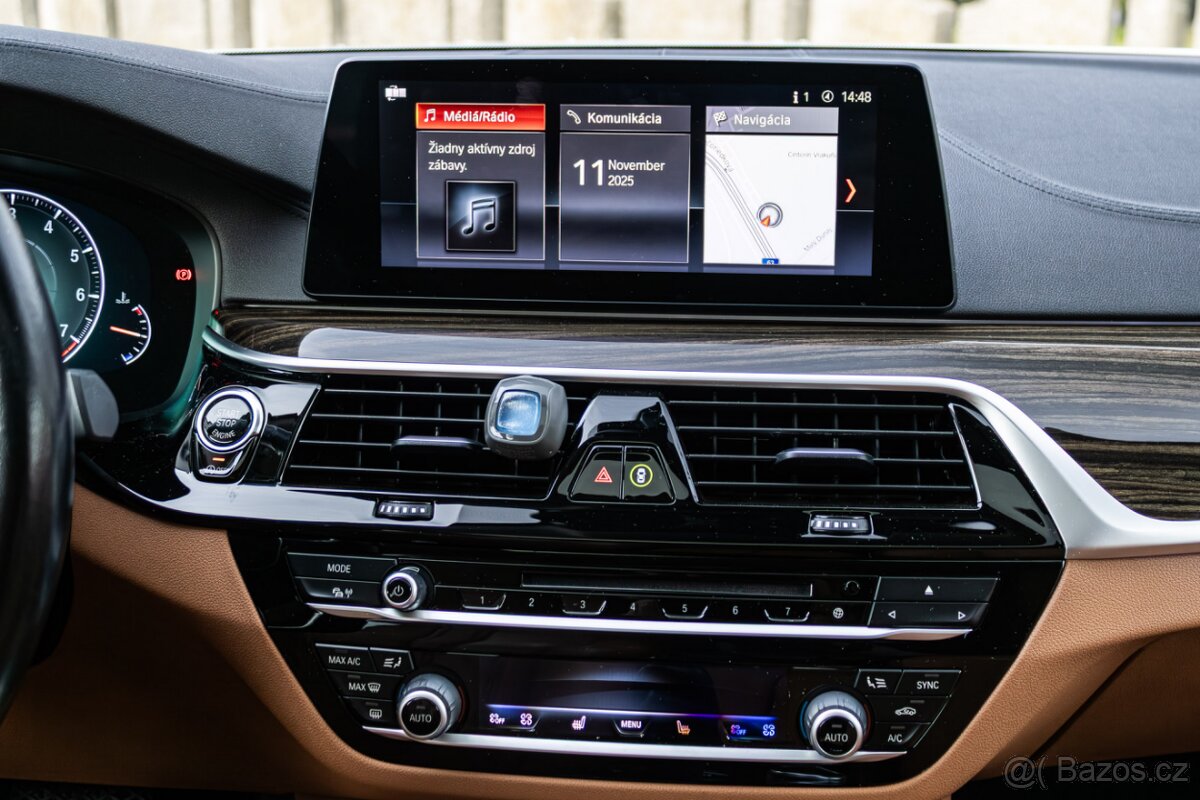 BMW 540i xDrive 250kW / TOP STAV / Panoráma / HeadUp / - 12