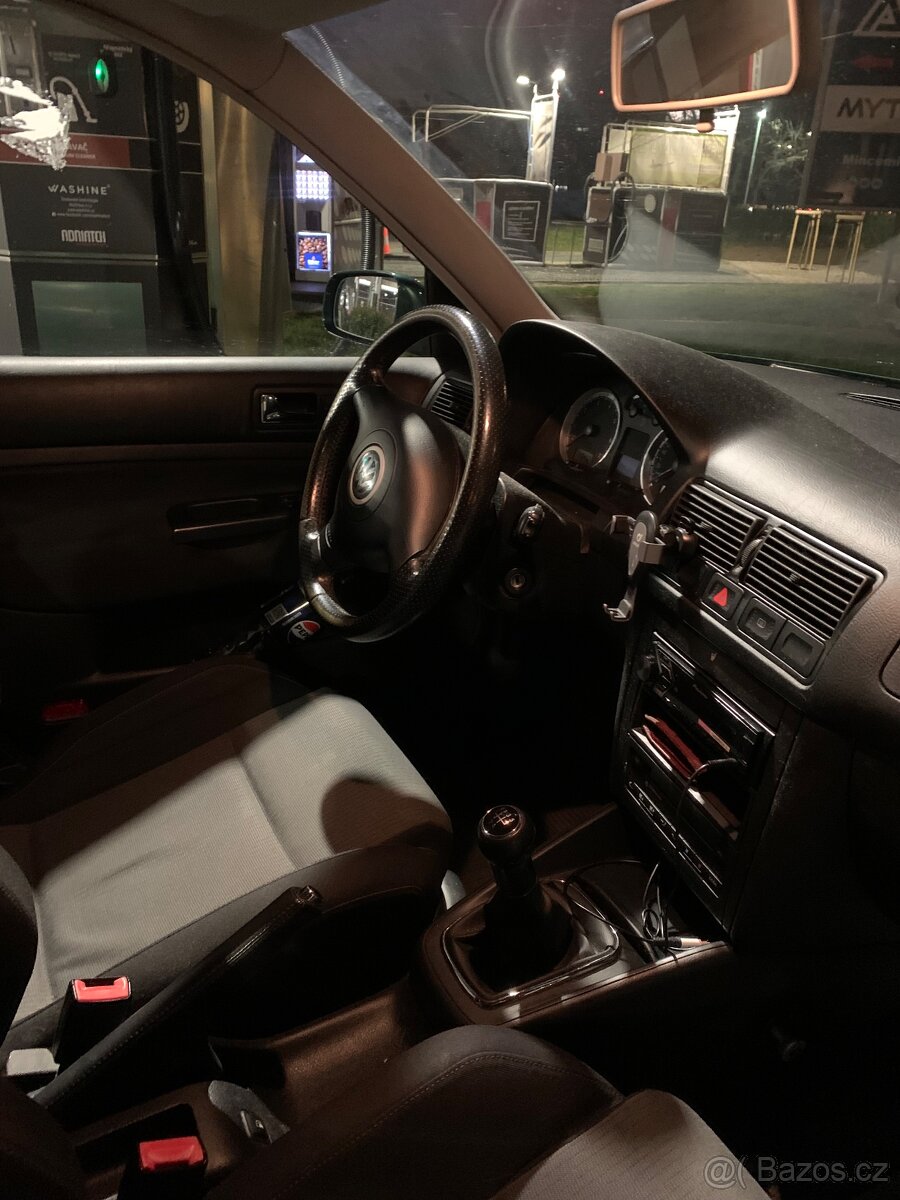 Volkswagen Golf 1.4 - 12