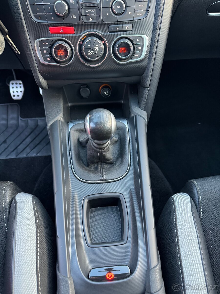 CITROËN DS4 1.6 e-HDi 84 kW, 2013 - 1. majitel ČR - 12