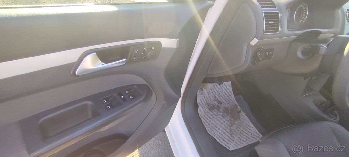 Volkswagen Touran 1.6 TDI nová STK - 12