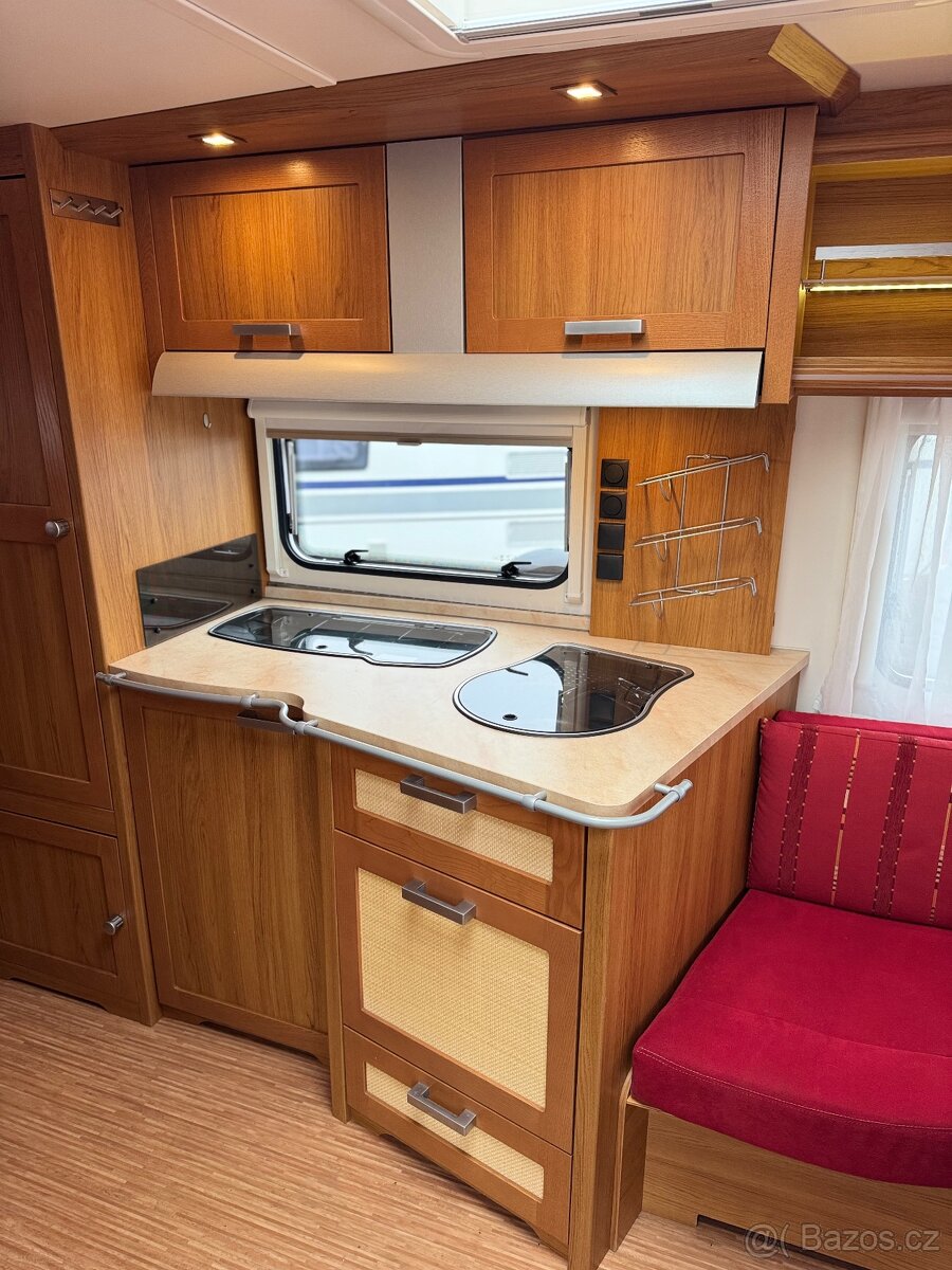 Knaus Royale 580 ~ Extra velká postel - 12