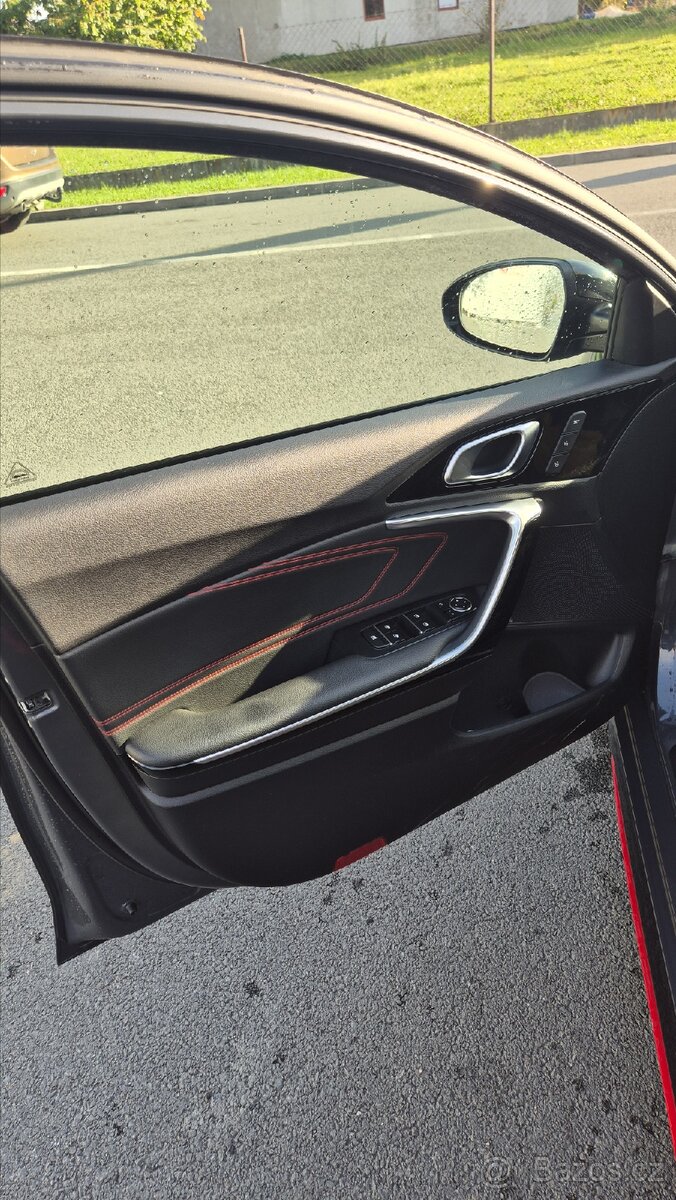 Kia proceed gt 150kw krasna - 12