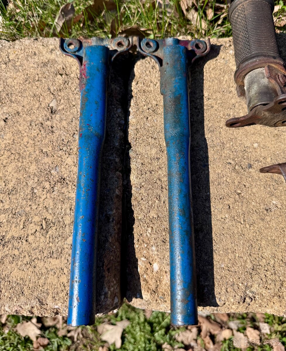 Jawa ČZ kývačka, ČZ - stupačky - 12