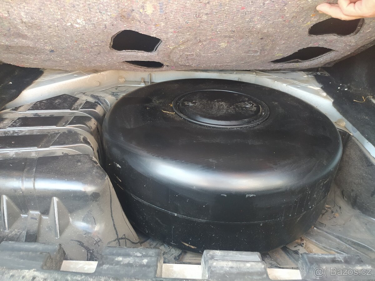 Renault Megane 1.6i LPG kombi benzín plyn 2015 - 12