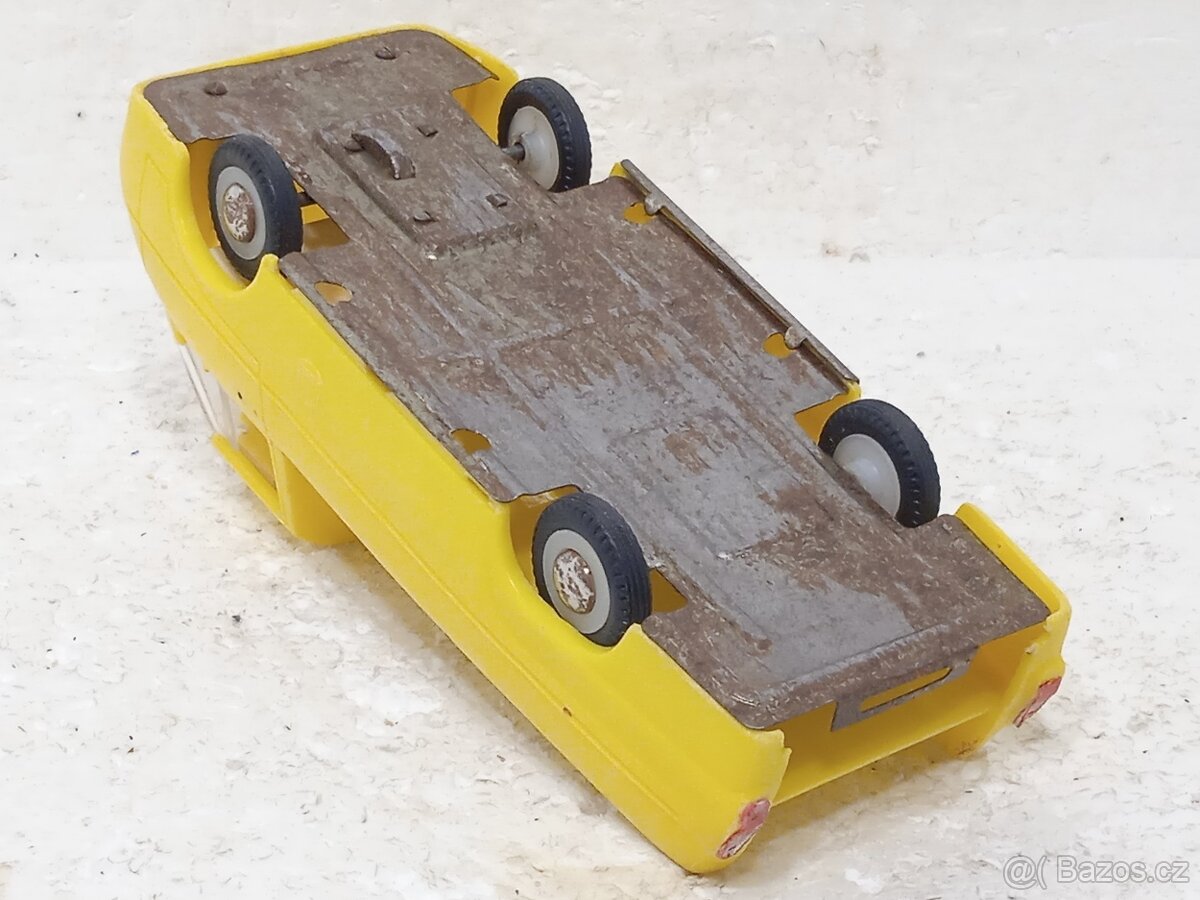 Škoda 1203 KDN Retro hračka auto na ND - 12