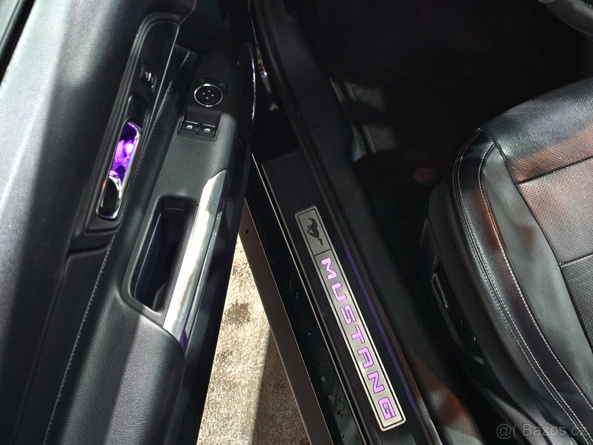 Ford Mustang, 5.0 GT V8 313 kW Manuál - 12