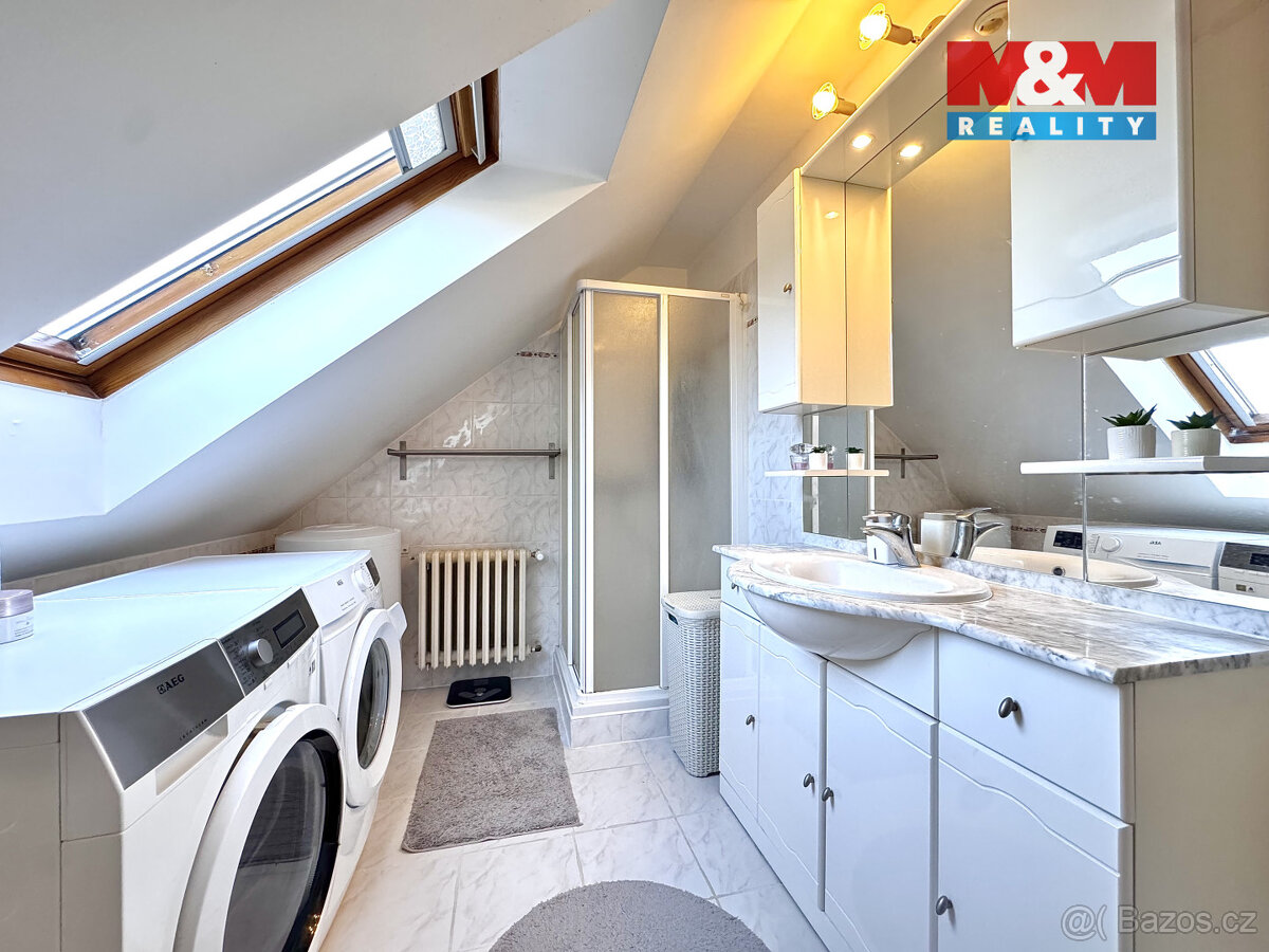 Prodej dvougeneračního RD v Hati, ul. Lipová - 12