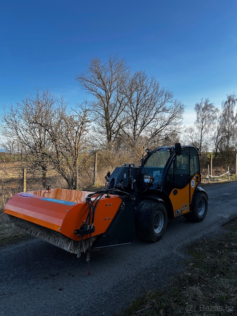 Teleskopický nakladač - 12